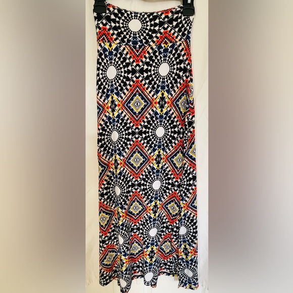 Charlotte Russe Dresses & Skirts - Charlotte Russe Colorful Geometric Maxi Skirt